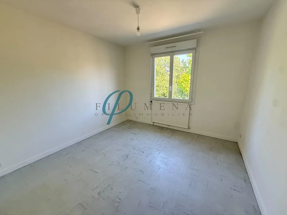 Autre; lumière naturelle, nécessite rénovation