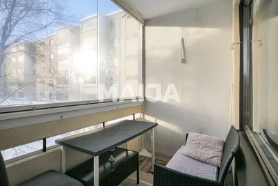 Balcone; luce naturale, pavimento in legno