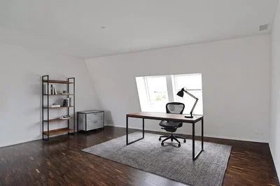 Wohnzimmer; holzboden, tageslicht