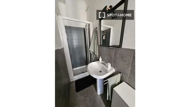 مرحاض; أرضية من البلاط, ضوء طبيعي