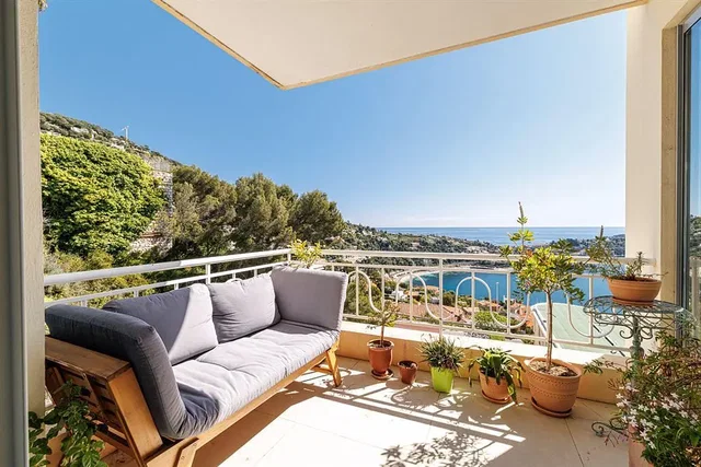 Balcony; view, natural light