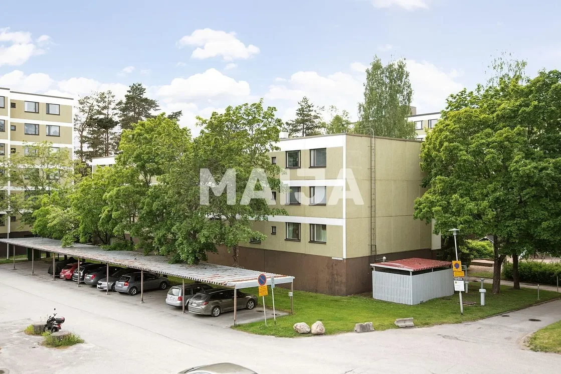 House and surroundings