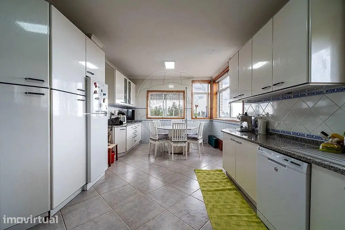 Кухиња; кухињски апарати, плочице, природно светло