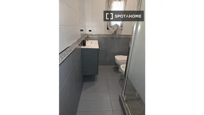 Toilette; fliesenboden, renoviert