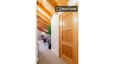 Wohnzimmer; holzbalken, holzboden
