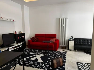 Wohnzimmer; fliesenboden, tageslicht