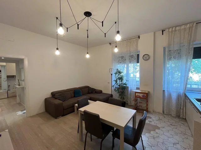 Wohnzimmer; tageslicht, holzboden, fliesenboden