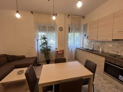 Wohnzimmer; küchengeräte, tageslicht, moderner stil, fliesenboden