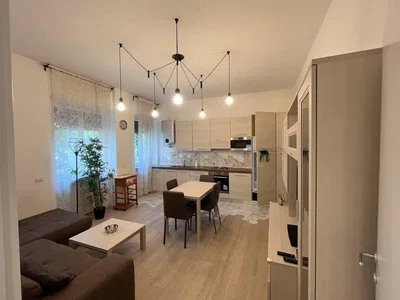 Wohnzimmer; tageslicht, holzboden, moderner stil