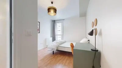 Schlafzimmer; holzboden, tageslicht