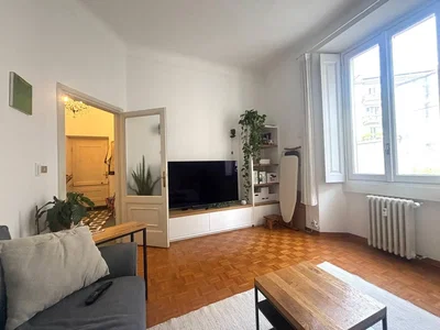 Wohnzimmer; holzboden, tageslicht