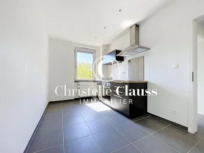 Kitchen; tile floor, natural light