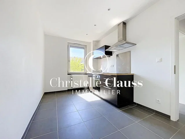 Kitchen; tile floor, natural light
