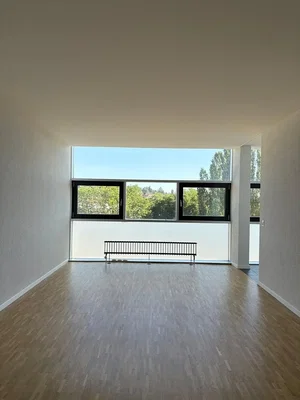 Wohnzimmer; tageslicht, holzboden