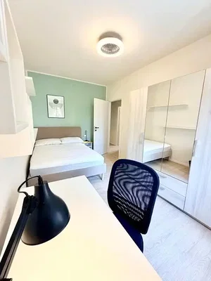 Slaapkamer; houten vloer, natuurlijk licht