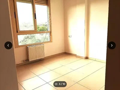 Chambre; carrelage, lumière naturelle