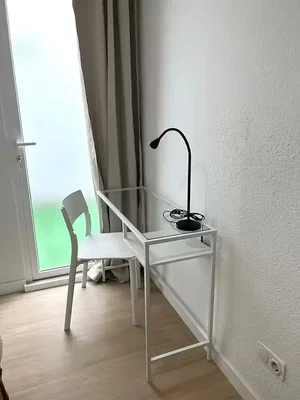 Ostatní; přirozené světlo, dřevěná podlaha