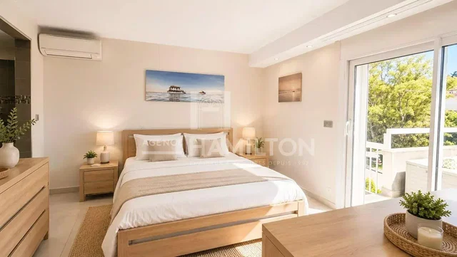 Slaapkamer; natuurlijk licht, houten vloer, gerenoveerd
