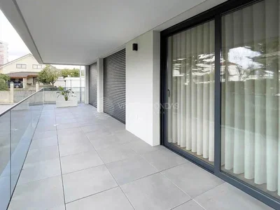 Balkon; tegelvloer, natuurlijk licht