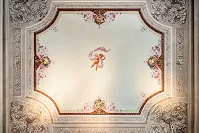Autre; hauteur sous plafond, poutres en bois, style rustique, lumière naturelle