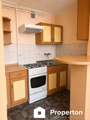Cuisine; électroménager, carrelage, nécessite rénovation