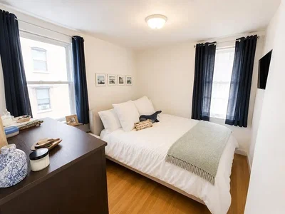 Chambre; parquet, lumière naturelle