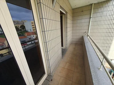 Balkon; fayans zemin, manzara