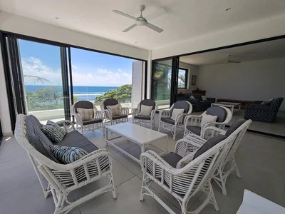 Oturma odası; manzara, doğal ışık, modern stil