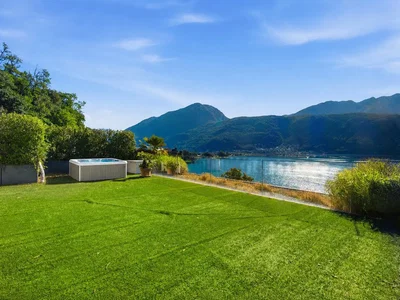 House and surroundings; view, natural light
