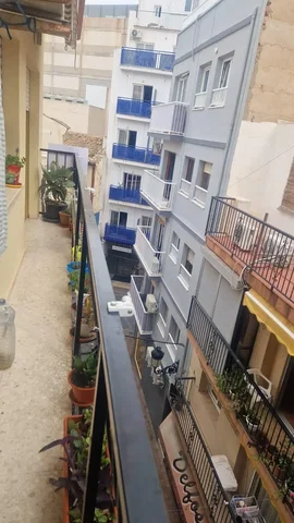 Balcon; vue, lumière naturelle, carrelage