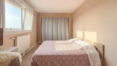 Slaapkamer; natuurlijk licht, houten vloer