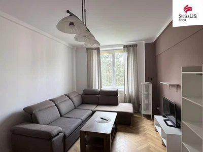 Salon; lumière naturelle, parquet, style moderne