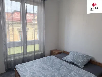 Chambre; lumière naturelle, parquet