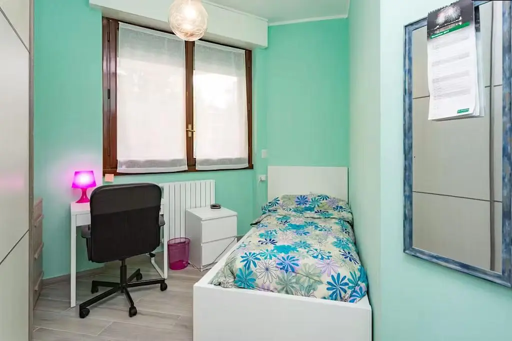 Chambre; lumière naturelle, parquet