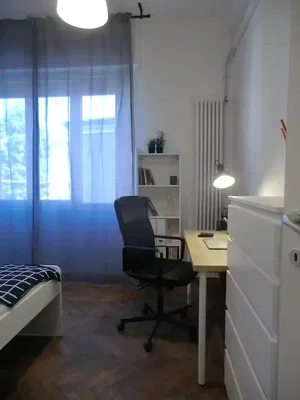 Camera da letto; pavimento in legno, luce naturale