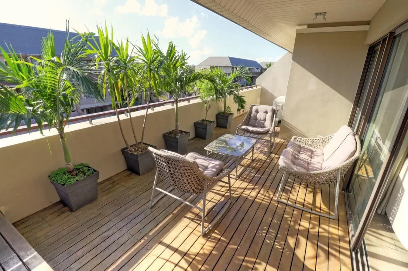 Balkon; tageslicht, holzboden