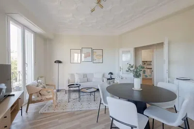 Living room; natural light, modern style, wood floor