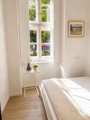 Schlafzimmer; tageslicht, holzboden