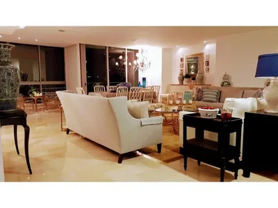 Wohnzimmer; tageslicht, holzboden, fliesenboden, moderner stil
