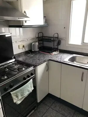 Küche; küchengeräte, fliesenboden, tageslicht