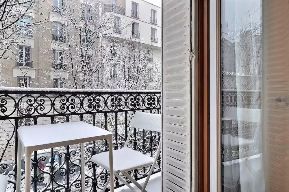 Balkon; doğal ışık, manzara