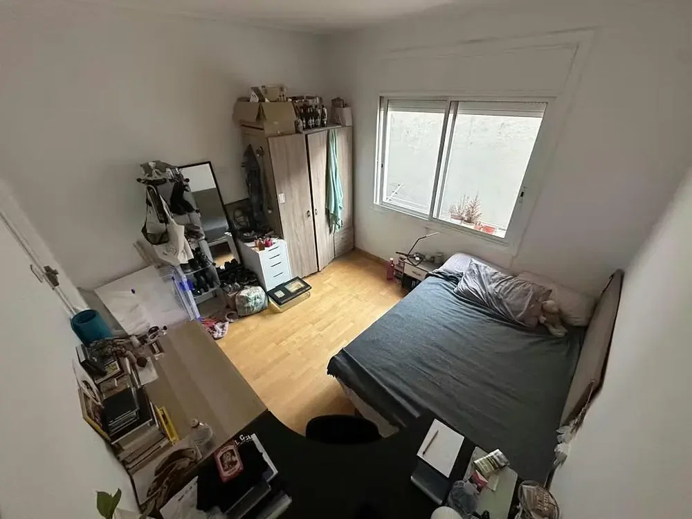 Schlafzimmer; holzboden, tageslicht