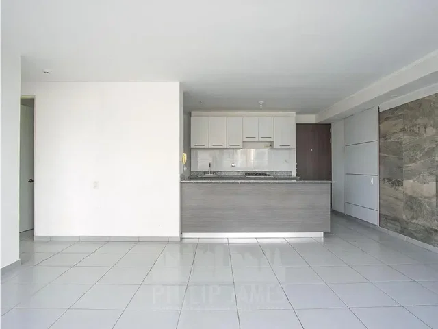 Cucina; pavimento in piastrelle, elettrodomestici