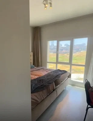 Camera da letto; luce naturale, vista