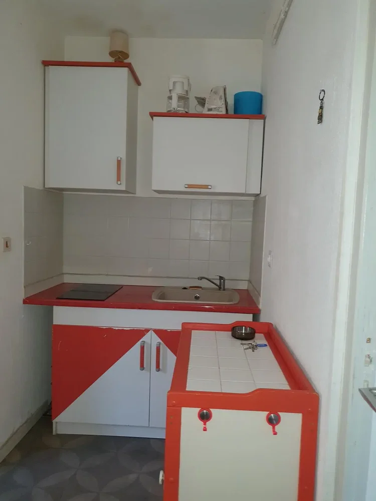 Küche; küchengeräte, fliesenboden