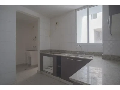 Кухиња; плочице, потребна реновација, природно светло