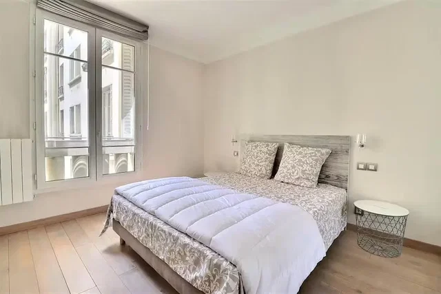 Schlafzimmer; holzboden, tageslicht