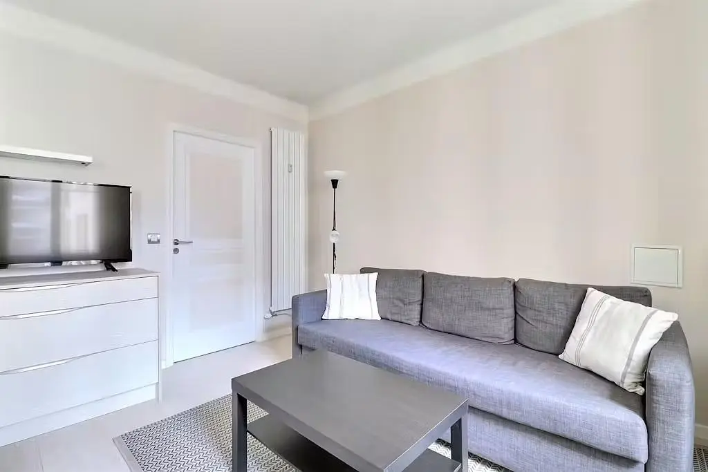 Wohnzimmer; tageslicht, fliesenboden