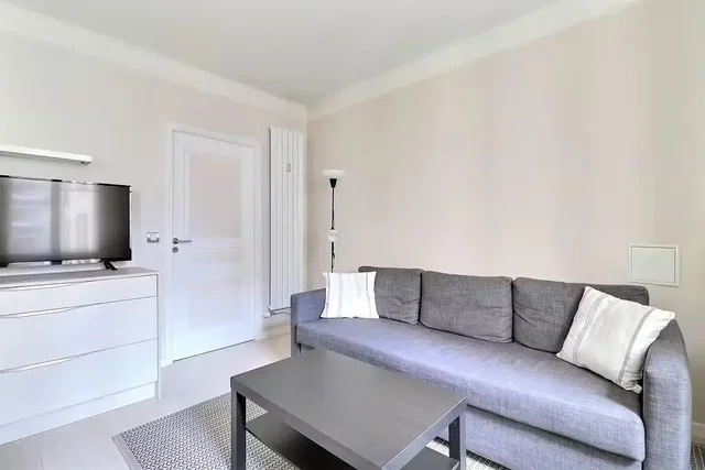 Wohnzimmer; tageslicht, fliesenboden