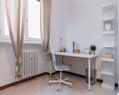 Kinderzimmer; fliesenboden, tageslicht